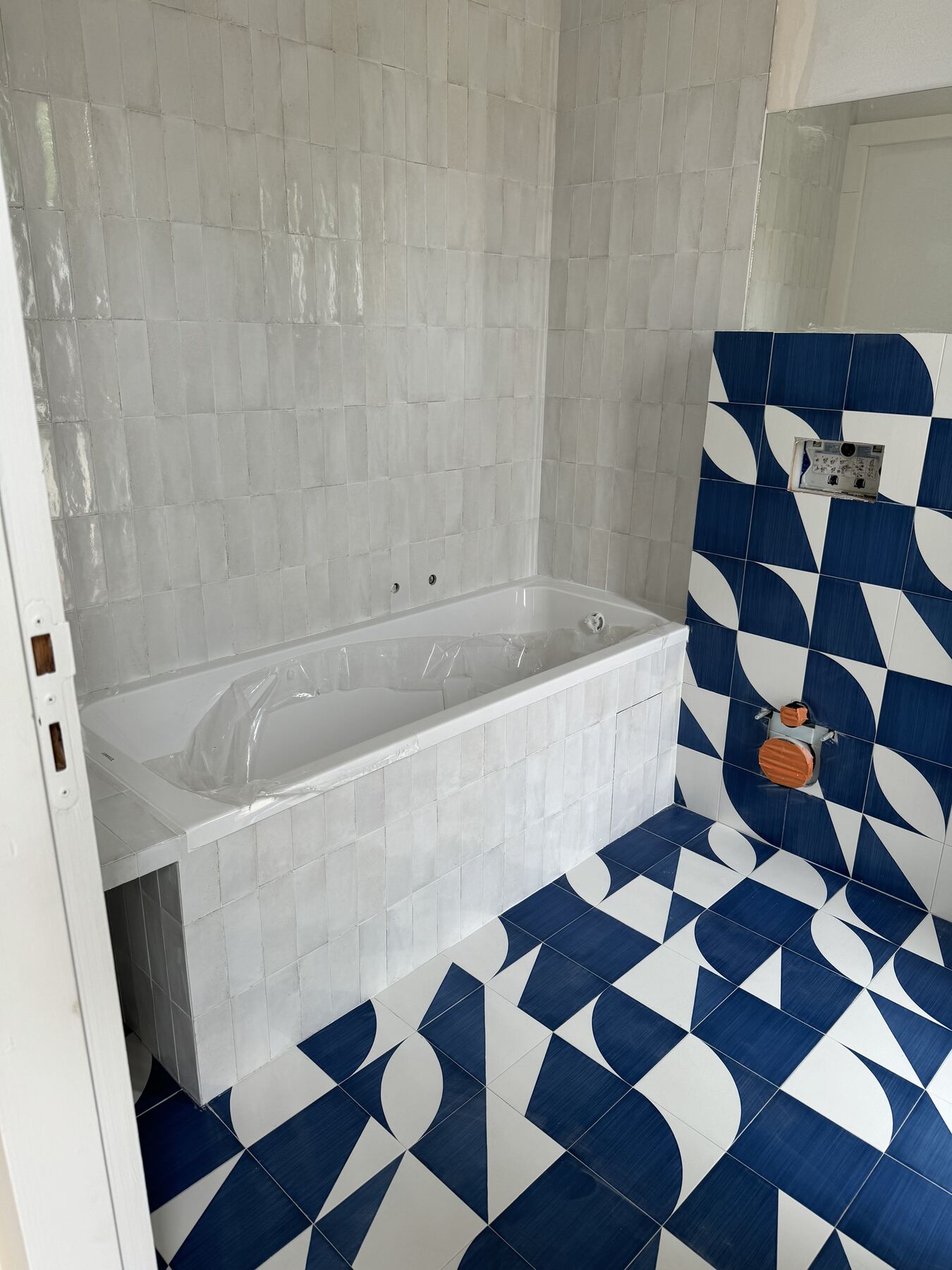Réalisation ACC Carrelage — Salle de bain avec motif